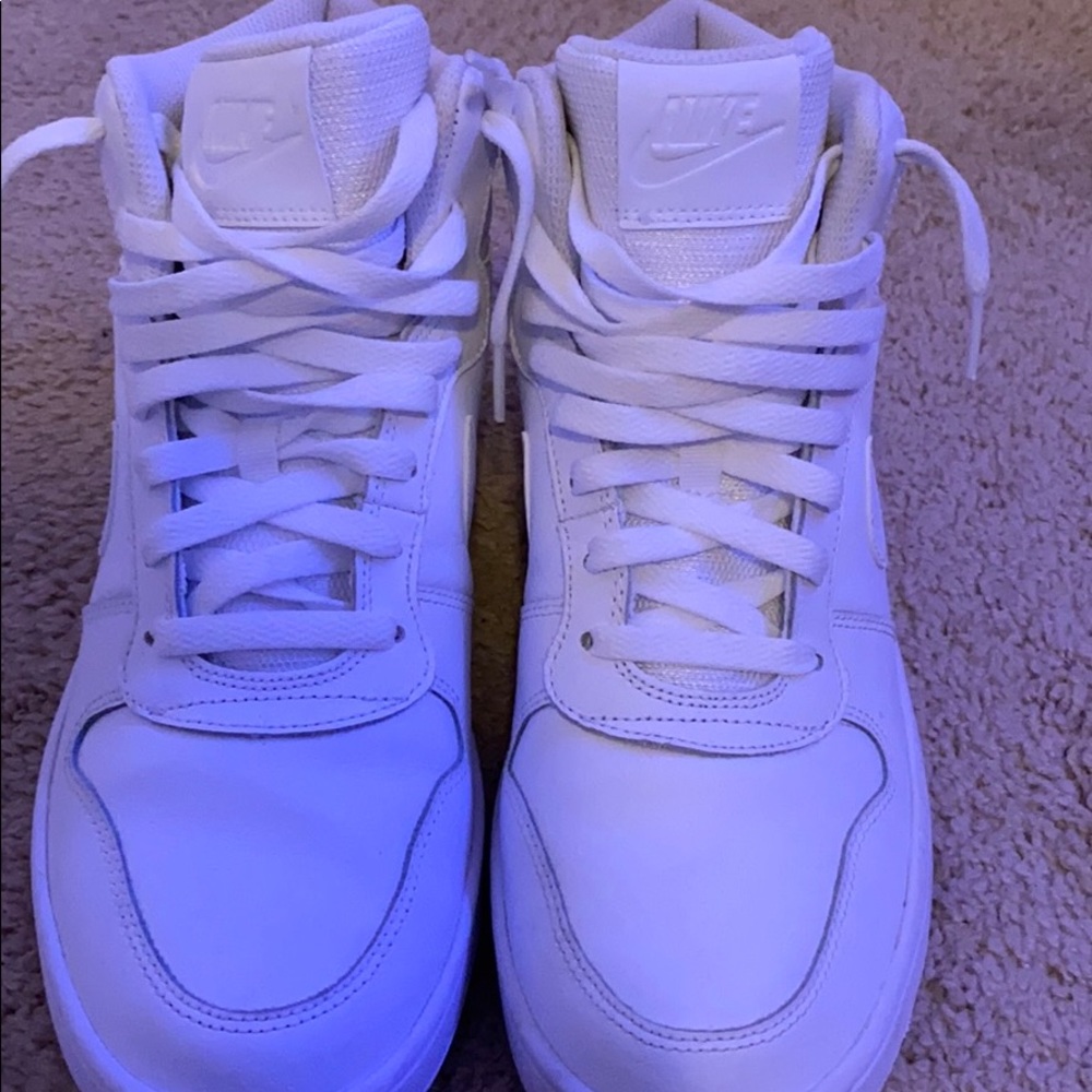 High top all white Nike shoes - Picture 4 of 4
